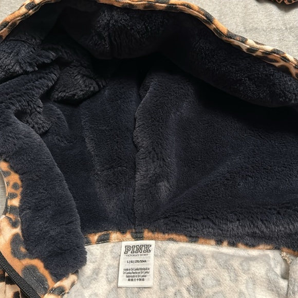 Leopard fill zip with Sherpa hood - Picture 2 of 4